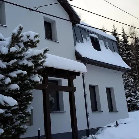 A La Montagne